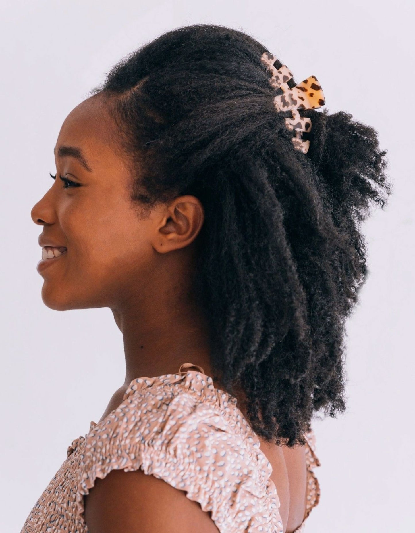 Medium Claw Clip Blonde Tortoise-Accessories-Uniquities