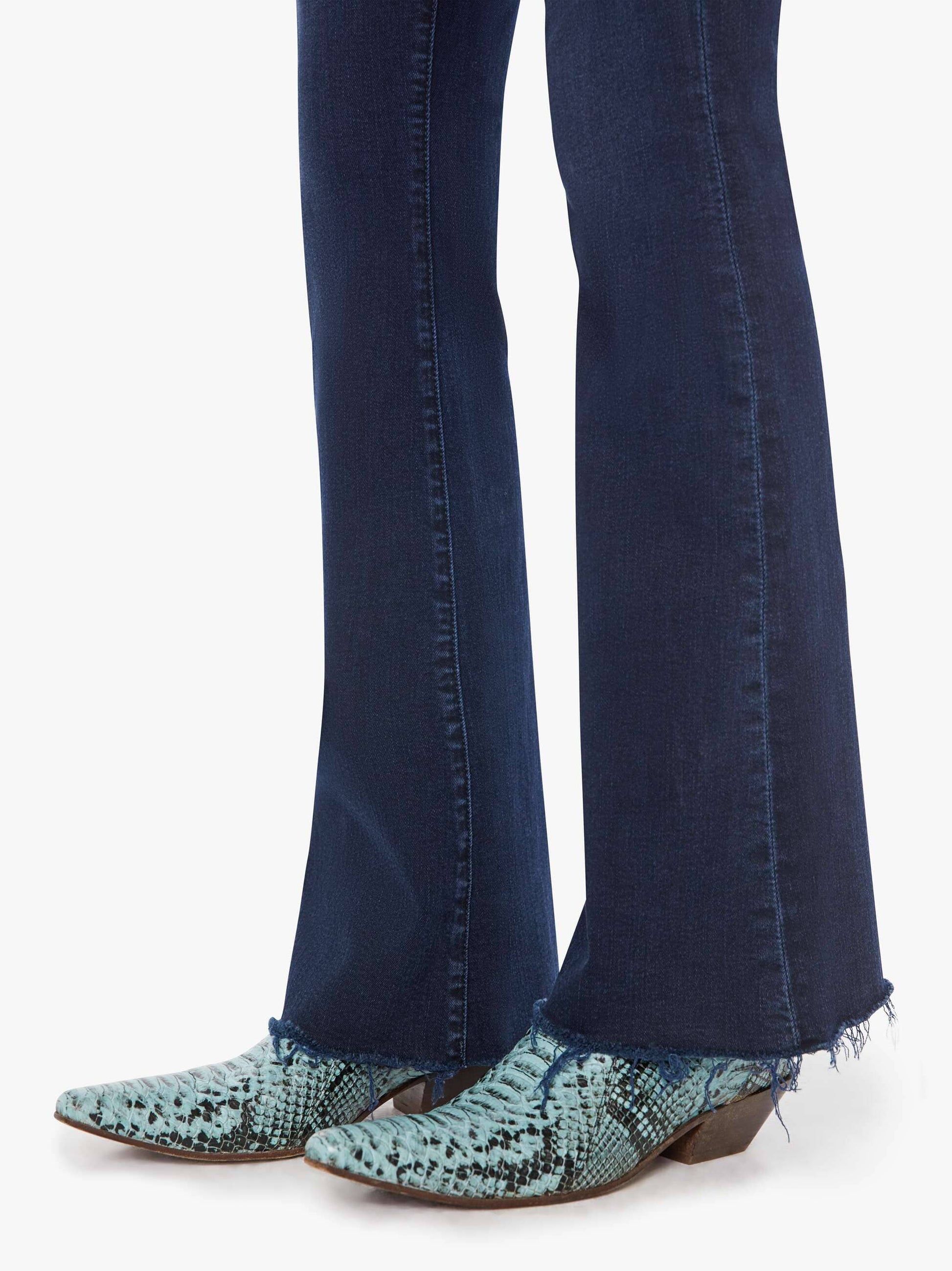 Weekender Fray Chip On My Shoulder-Denim-Uniquities