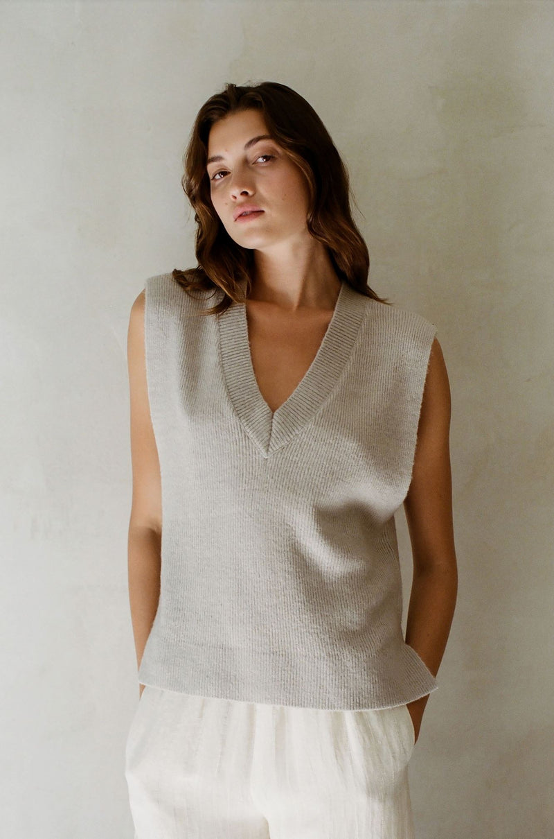 Claude Vest-Sweaters-Uniquities