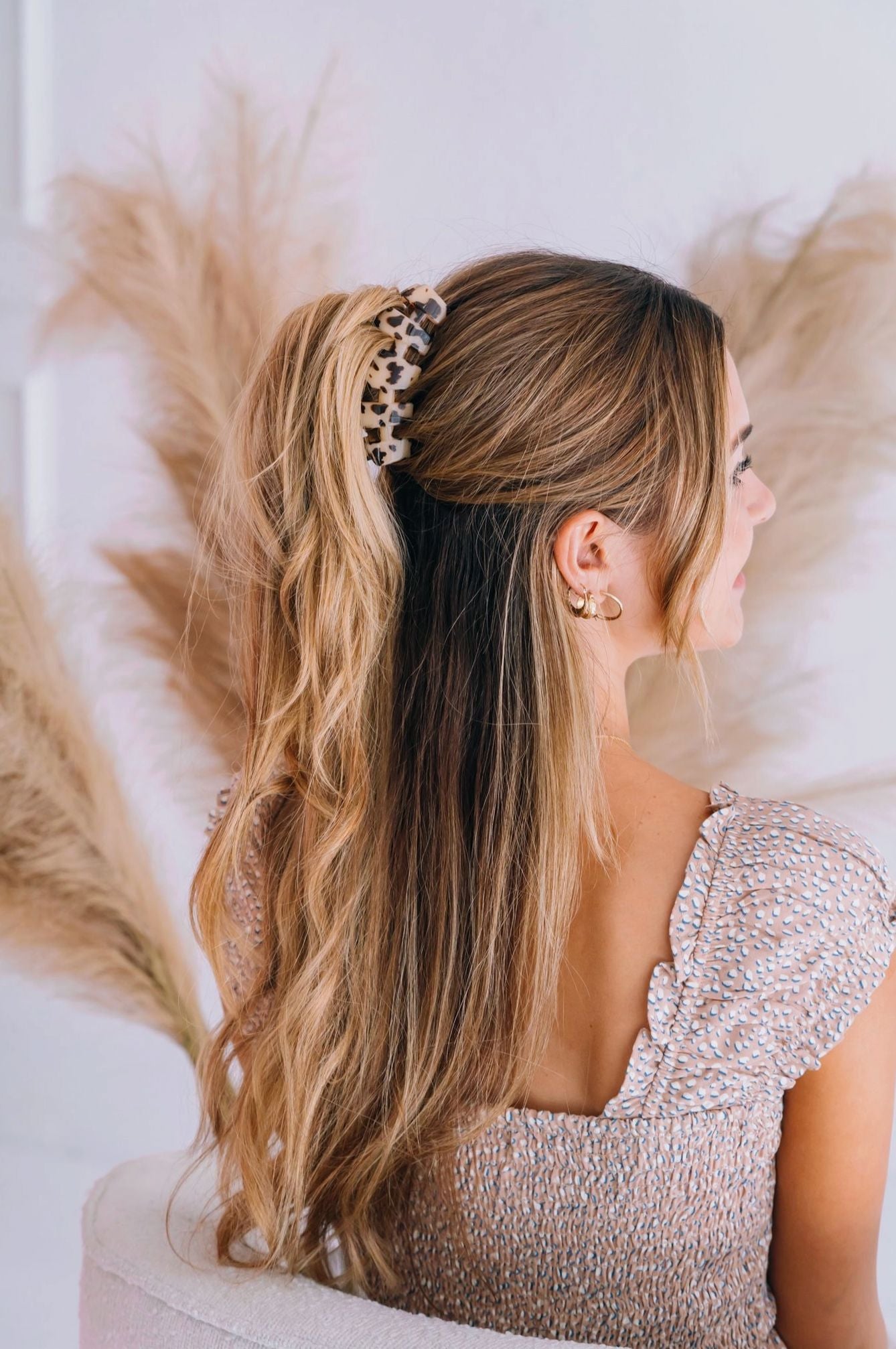 Medium Claw Clip Blonde Tortoise-Accessories-Uniquities